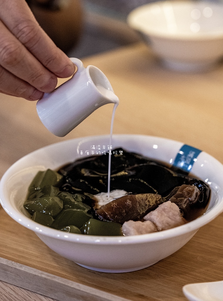 [高雄]左營區。滿溢本舖-高雄巨蛋富國店