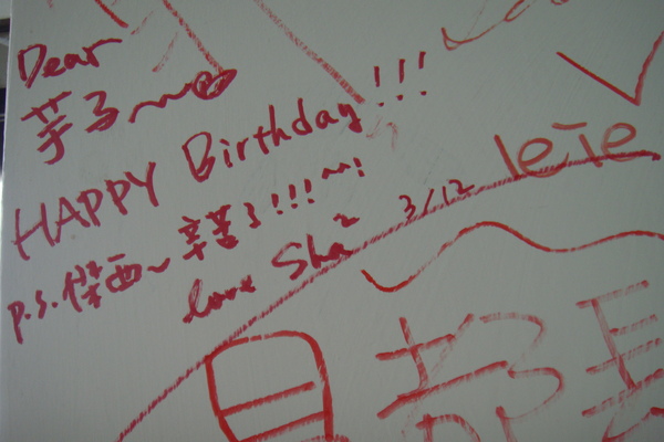 在阿美泰式海鮮裡~ 前幾天也來玩的阿蝦 寫下生日快樂 --意外的祝福