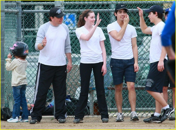 jonas brothers baseball game 02