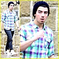 joe-jonas-visits-hilary-duff.jpg