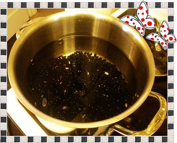 124 BLACK BEANS SOAKING