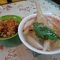 龍山寺的油粿+虱目魚羹()第一次吃到油粿