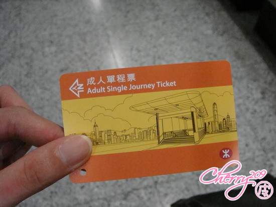買到地鐵票了， 從銅鑼灣到中環單程是5HKD～