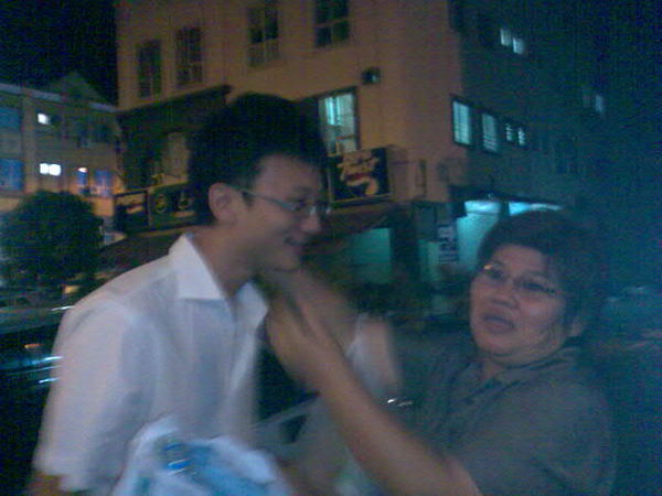 哈哈...这表情好好笑喔...