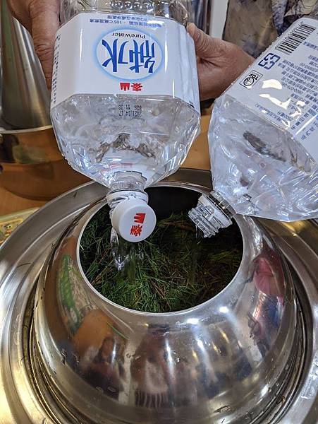 加入純水.jpg 加入純水.jpg