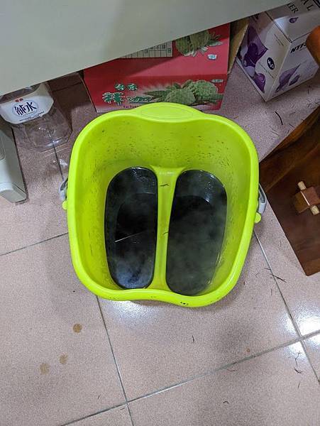 茶樹藥汁泡腳.jpg 茶樹藥汁泡腳.jpg