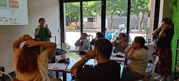 高雄市健康管理產業協會舉辦芳療師乙級證照班受到屏東民衆歡迎