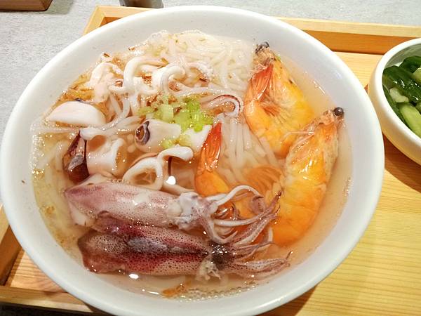 漁聞樂小卷米粉、滷肉飯