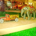 CAMPSA石油車和「強保」大象.JPG