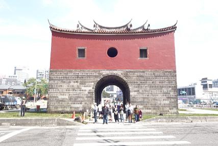 非關建築或招牌本身的美醜。 非關建築或招牌本身的美醜。