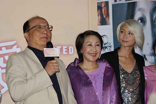 左起：台中市長胡志強、台中市長夫人邵曉鈴、柯奐如(台北首映)