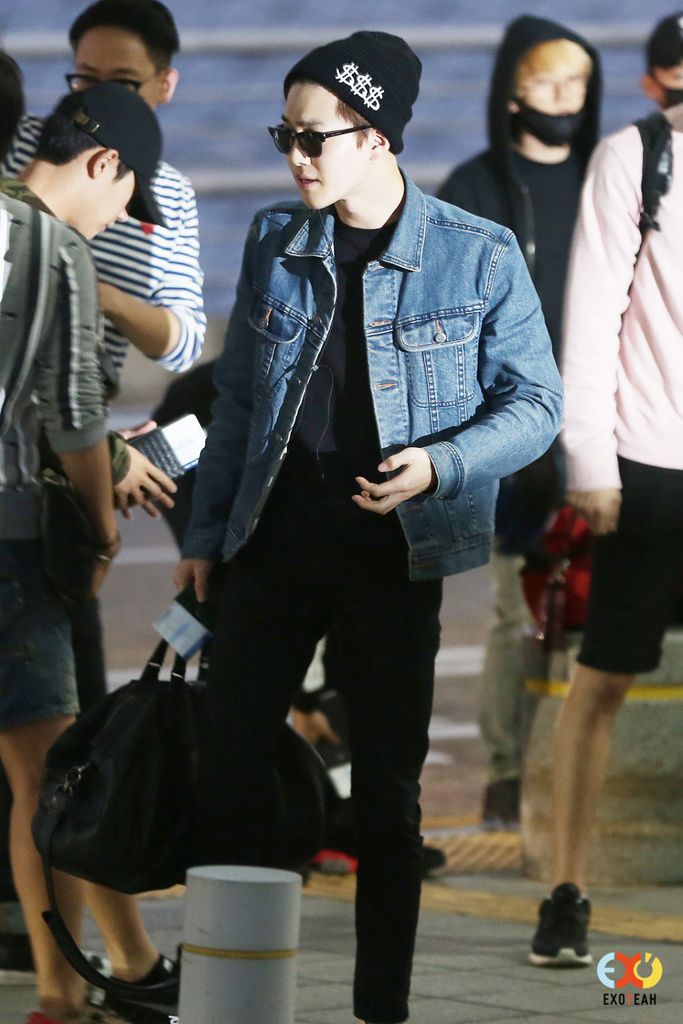 150920 인천 공항 출국 수호.jpg