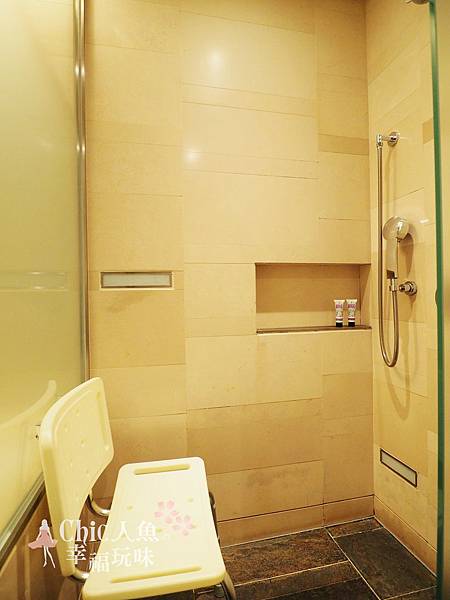 Four Seasons Hotel TOKYO-bathroom (13)