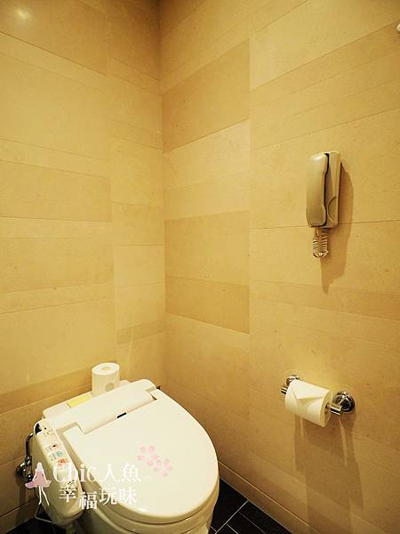 Four Seasons Hotel TOKYO-bathroom (7)