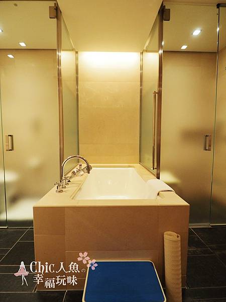 Four Seasons Hotel TOKYO-bathroom (5)