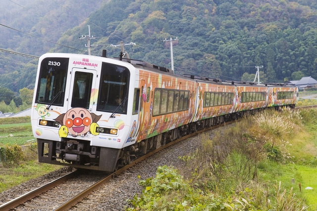 土讃線アンパンマン列車オレンジ_2.jpg - JR四國。麵包超人列車