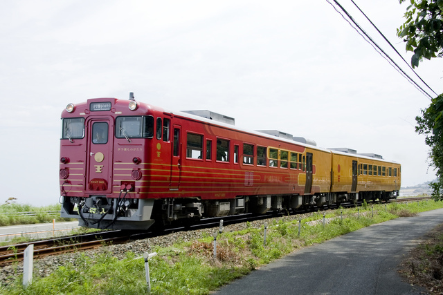 伊予灘ものがたり_走行中_3.jpg - 伊予灘旅物語觀光列車（伊予灘ものがたり)