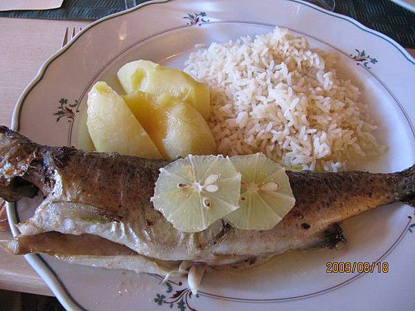 午餐就是吃蒂蒂湖的鱒魚