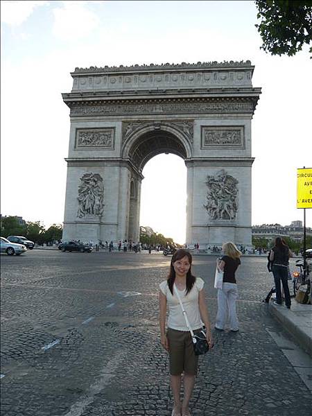 凱旋門在巴黎有很多個,這是最大也是最有名的