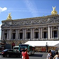 到處走走,百貨公司對面是巴黎歌劇院