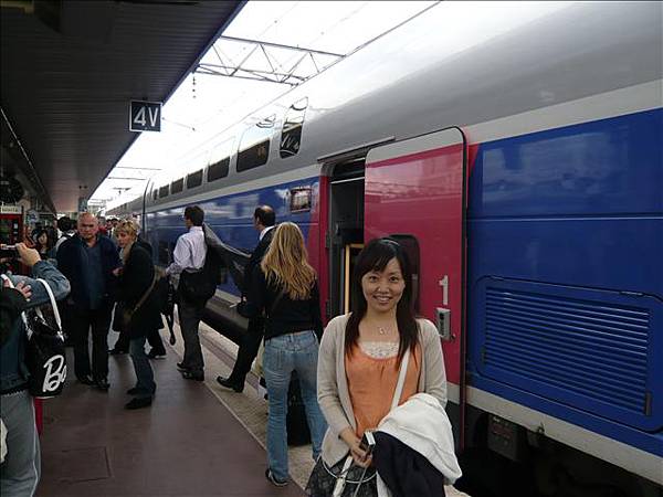 雙層子彈列車TGV，準備搭火車去東南部的里昂