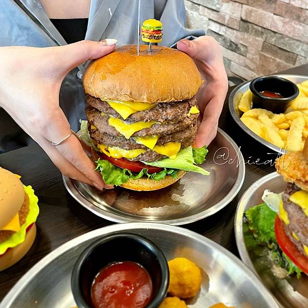 Hamburger_210301_2.jpg Hamburger_210301_2.jpg