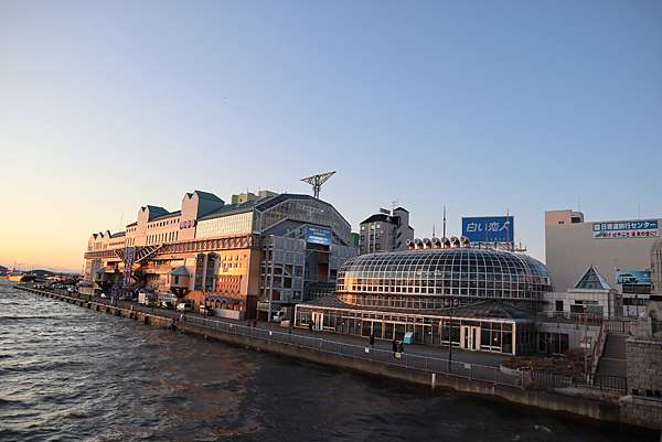 日本 北海道 釧路市 釧路市區散策 和商市場勝手丼 丹頂市場魚一拉麵 純水拉麵 幣舞橋 漁人碼頭moo 燒海螺 爐端燒 竹間小憩