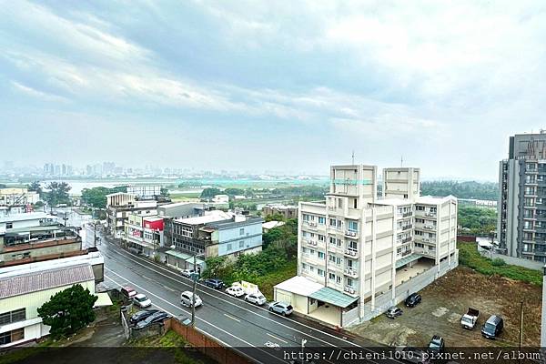 h8東大HOLA頂樓朝南景觀四房✚雙平車_新竹市東大路三段326號八樓之7 (8).jpg h8東大HOLA頂樓朝南景觀四房✚雙平車_新竹市東大路三段326號八樓之7 (8).jpg