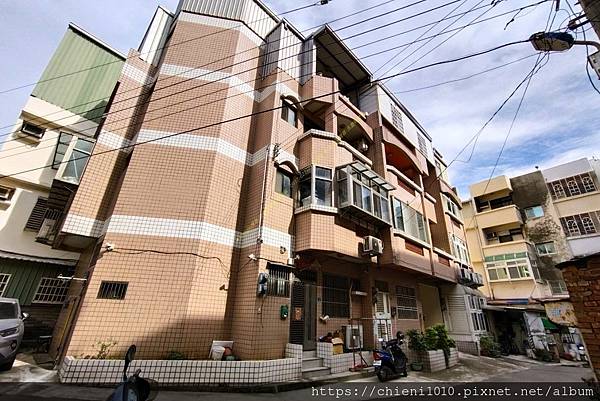 a1低總價♥南寮田字型透天㊣五房✚車庫♥7米大面寬_新竹市延平路三段526巷4弄75-1號 (1).jpg a1低總價♥南寮田字型透天㊣五房✚車庫♥7米大面寬_新竹市延平路三段526巷4弄75-1號 (1).jpg