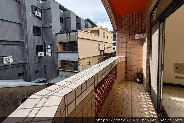 j10低總價♥南寮田字型透天㊣五房✚車庫♥7米大面寬_新竹市延平路三段526巷4弄75-1號 (10).jpg