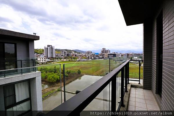 p16芎林綠獅重劃區「樂自在」別墅♥邊間•四房✚雙車位_新竹縣芎林鄉綠獅一街81巷10號 (15).jpg