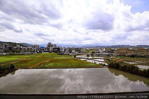 t21芎林綠獅重劃區「樂自在」別墅♥邊間•四房✚雙車位_新竹縣芎林鄉綠獅一街81巷10號 (19).jpg