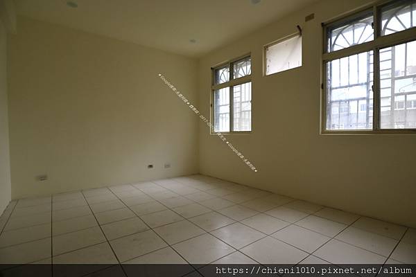 o15竹北縣政特區「凡爾賽花園」臨路別墅㊝四大房✚雙車位車庫♥縣治一期 (16).jpg