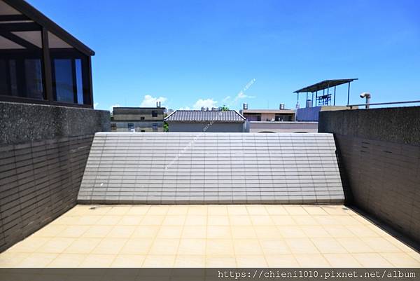 q17鄰南寮國小の優質庭院別墅「易方靜安」邊間五大房✚車位♥地32坪_新竹市北區東大路三段556巷21號 (17).jpg