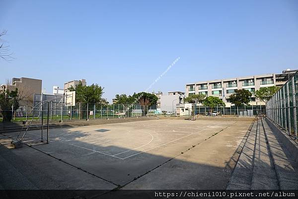 t26港南重劃區_港南里籃球場 (1).JPG