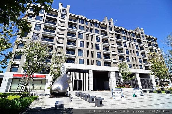 a1東大HOLA -外觀2018 (1).jpg