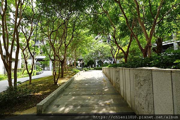 i9「東大HOLA」社區中庭2025 (10).jpg