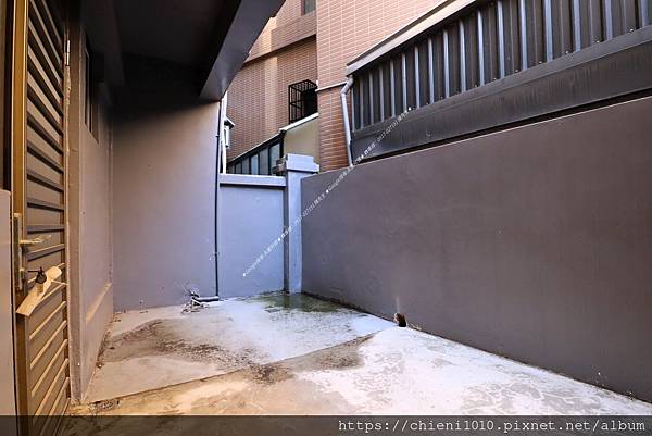 j10南寮國小旁㊝孝親別墅㊣六大房✚車庫♥鄰近市集·全聯·寶雅·圖書館_新竹市東大路三段439巷27之8號 (10).jpg