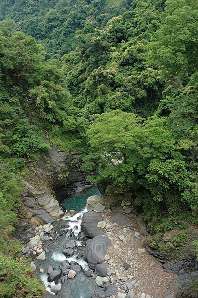 北橫溪流瀑布