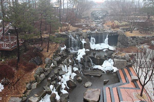 昆池岩滑雪場渡假村_02