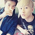 120402 银赫推特更新：Let's go to Paris!!!!!!.jpg