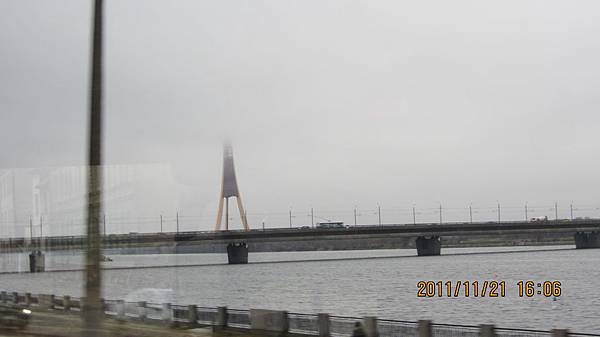 高聳入雲的里加廣播電視塔(Rīgas radio un televīzijas tornis) 高聳入雲的里加廣播電視塔(Rīgas radio un televīzijas tornis)