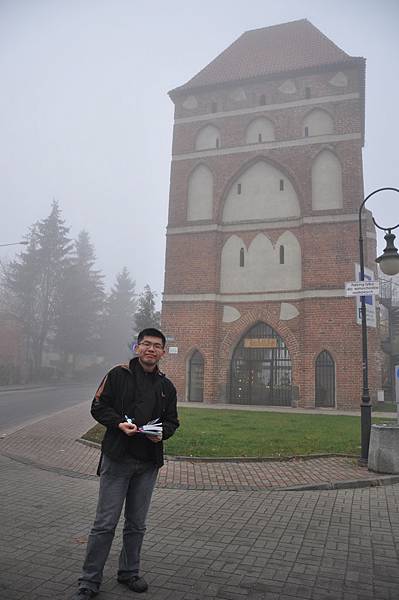 與Malbork古城某建築合影 與Malbork古城某建築合影