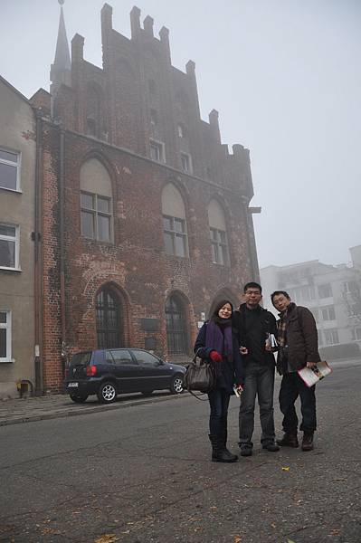 一樣是與Malbork的某建築合影(好像是town hall) 一樣是與Malbork的某建築合影(好像是town hall)
