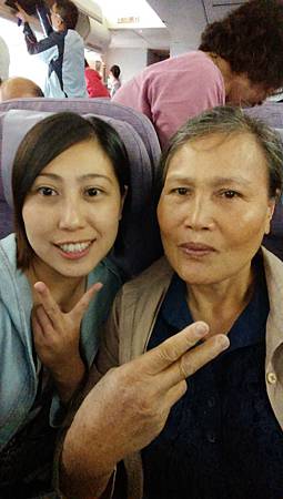 104-06-23~27日本北海道~回台灣飛機上自拍照