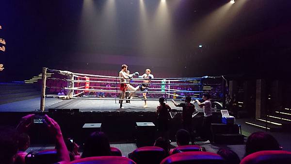 105-10-28～11-1曼谷5天4夜...Muay thai live泰拳舞台劇-英雄傳