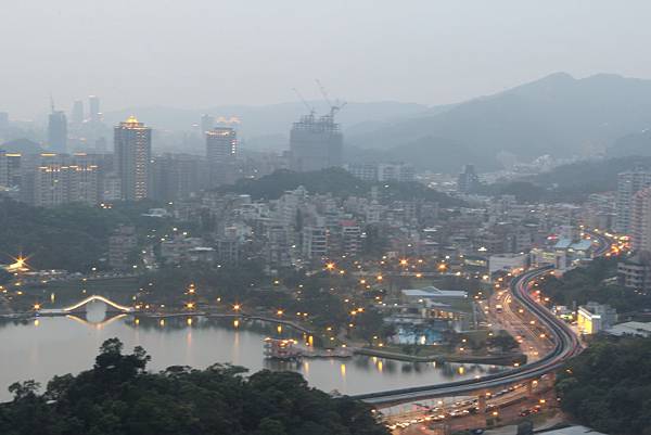 106-4-8內湖趴趴走~康樂山親山步道夜景