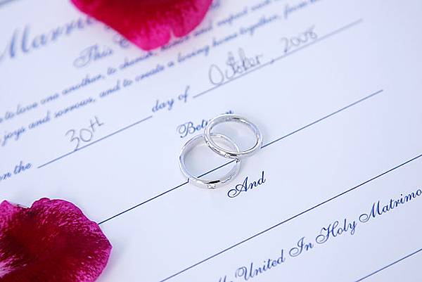 結婚證書及婚戒