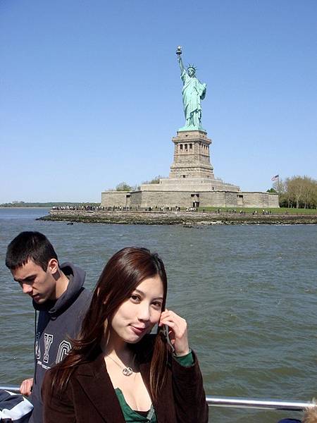 第一次這麼接近lady liberty.jpg