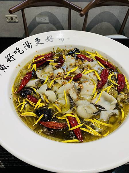 桃園美食｜味蕾上的刺激探險！「錄鼎記魚頭酸菜魚」文中店 ─ 